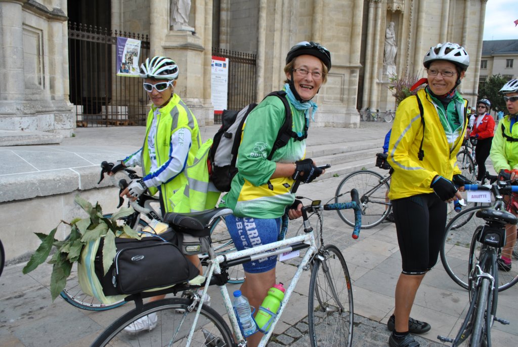toutesparislacorrzedevantlacathdrale4.jpg