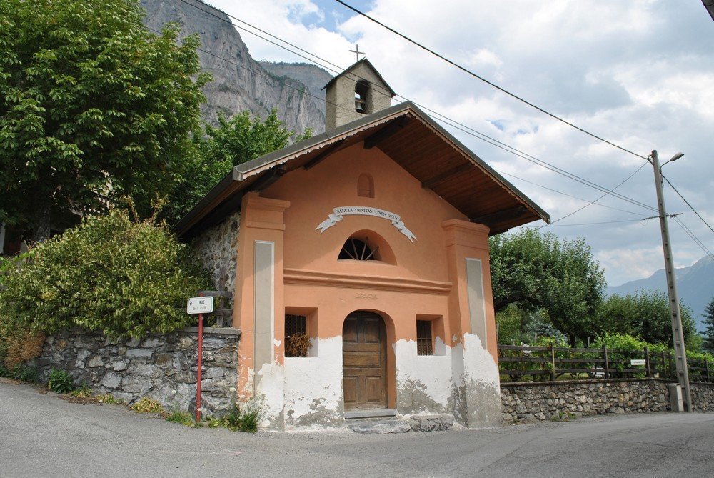 stjulienmontdenisauhameaularaiechapelledelasaintetrinit.jpg